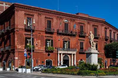 Alla scoperta dell'ottocentesco Palazzo Diana: l'edificio con l'androne "pi� bello di Bari"